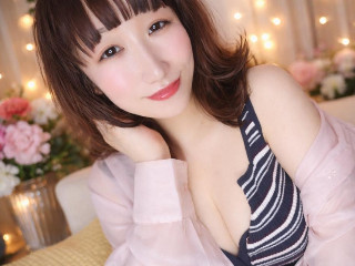 a girl from dmm-macha https://pics.dmm.co.jp/livechat/01117778/profile_l.jpg