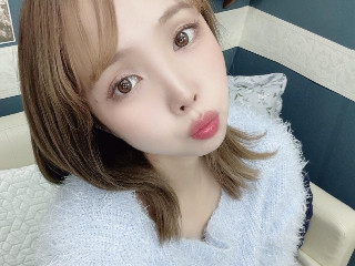 a girl from dmm-macha https://pics.dmm.co.jp/livechat/01117785/profile_l.jpg