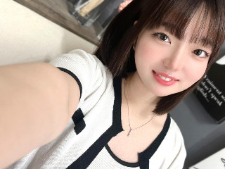 a girl from dmm-ocha https://pics.dmm.co.jp/livechat/01117845/profile_l.jpg
