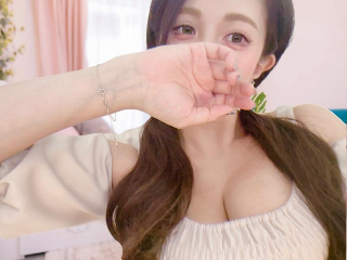 a girl from dmm-ocha https://pics.dmm.co.jp/livechat/01118921/profile_l.jpg