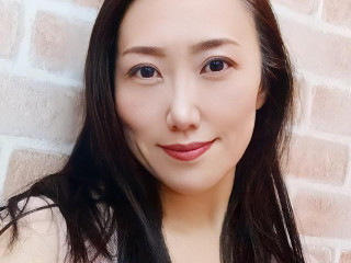 a girl from dmm-macha https://pics.dmm.co.jp/livechat/01118971/profile_l.jpg