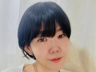 a girl from dmm-acha https://pics.dmm.co.jp/livechat/01120896/profile_l.jpg