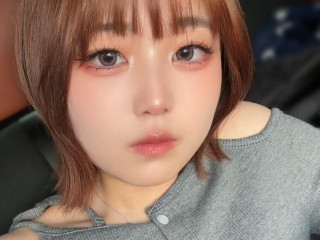 a girl from dmm-ocha https://pics.dmm.co.jp/livechat/01121758/profile_l.jpg