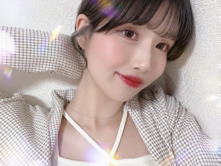 a girl from dmm-acha https://pics.dmm.co.jp/livechat/01122624/profile_l.jpg