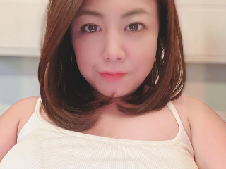 a girl from dmm-macha https://pics.dmm.co.jp/livechat/01123256/profile_l.jpg