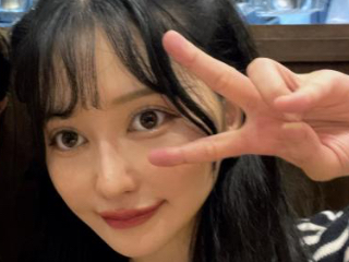 a girl from dmm-ocha https://pics.dmm.co.jp/livechat/01123608/profile_l.jpg