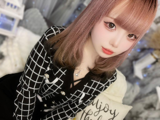 a girl from dmm-ocha https://pics.dmm.co.jp/livechat/01127623/profile_l.jpg