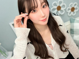 a girl from dmm-macha https://pics.dmm.co.jp/livechat/01134611/profile_l.jpg