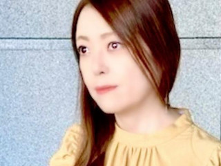 a girl from dmm-macha https://pics.dmm.co.jp/livechat/01145700/profile_l.jpg