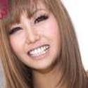 篠崎ジュリアのバストアップ画像