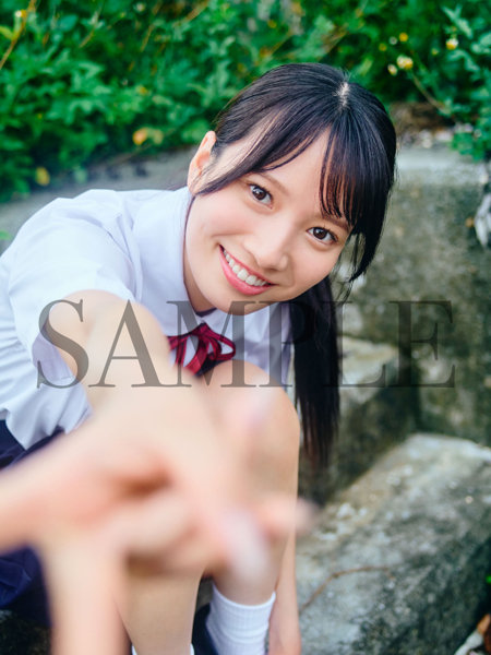 【FANZA限定】榊原萌1st写真集『sprout』 サイン入りチェキ付き 画像5