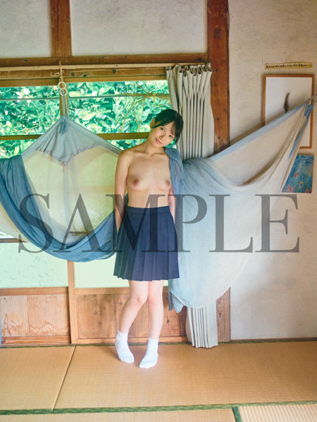 【FANZA限定】榊原萌1st写真集『sprout』 サイン入りチェキ付き 画像6