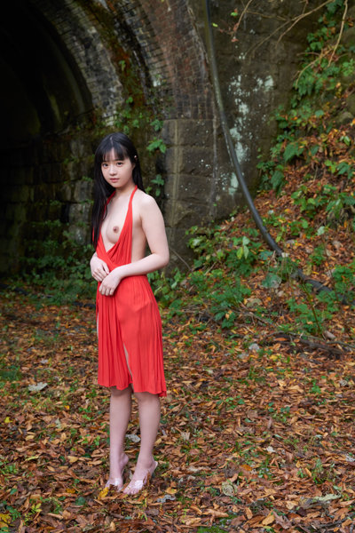 【オンラインイベント版】井上もも写真集『MoMologue』（3冊購入特典付き！8月28日20:00開催） 画像2