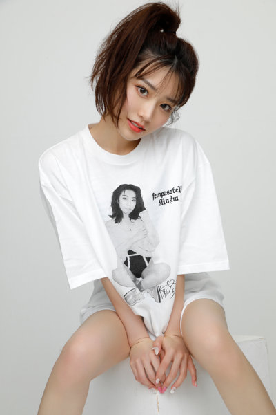 【河北彩花】Saika Kawakita Tee by MNKM Lサイズ 画像1