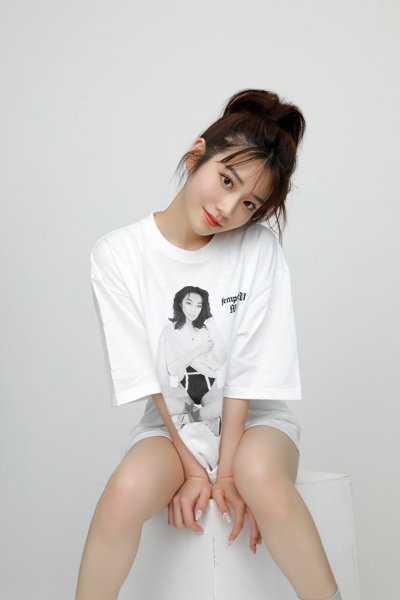 【河北彩花】Saika Kawakita Tee by MNKM Lサイズ 画像2