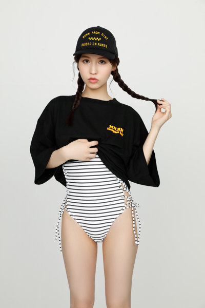 【桜空もも】Momo Sakura Tee by MNKM Mサイズ 画像1