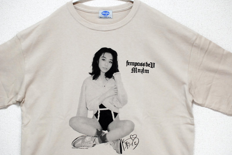 【河北彩花】 Saika Kawakita Tee by MNKM ライトベージュ Lサイズ 画像2