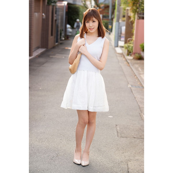 【赤面女子ホール】清楚お姉ちゃんが、弟の前で全裸の告白！ 裸で抱き合うだけの約束が、キッス、素股、結局ぬるっと入って生中出し！ ましろ姉ちゃん ［パウチローション付属］［数量限定］ 画像3