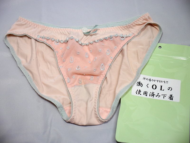 汗の香りがするかも!?働くOLの使用済み下着 画像1