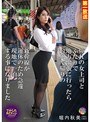 憧れの女上司とふたりで地方出張に行ったら台風で帰りの新幹線が運休のため急遽現地で一泊する事になりました 堀内秋美