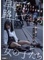 【FANZA限定】BITCH MELTDOWN 早朝、路上で寝る女の子たち 新●区歌●伎町ホスト帰りみに娘編 生写真2枚セット